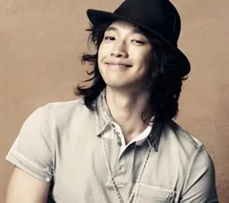 《露水红颜》rain饰演的年轻画家不矫揉造作,徐承勋的可爱,单纯,执着