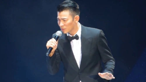 刘德华才是娱乐圈公认最会唱歌的演员,气场全开,开口就是王炸!