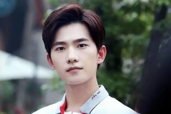 男生打造三七分发型的注意事项