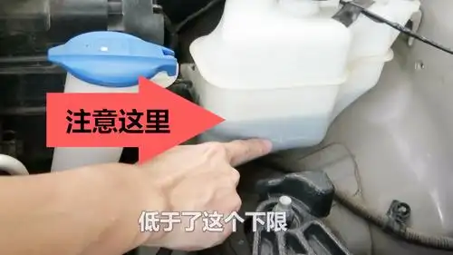 汽车防冻液少了不能随便加,听听老司机的经验,加错了车子很受伤