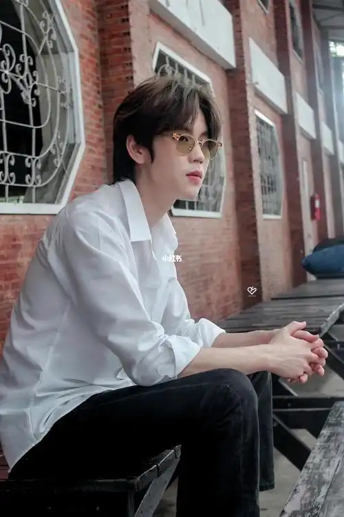 分享一组包包的帅照～_包包_prem_娱乐_明星娱乐资讯