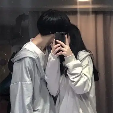 恩爱情头真人一左一右-情侣头像 - 壁纸之家