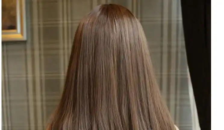 深棕色头发会显得人老吗