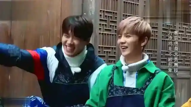 迪丽热巴鹿晗   鸡毛满天飞