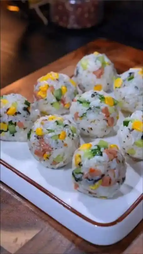 12个月宝宝不吃饭的试一试这个海苔蔬菜饭团吧!宝宝一定喜欢吃