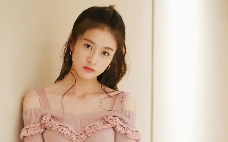 90后小花张雪迎清新甜美图片桌面壁纸