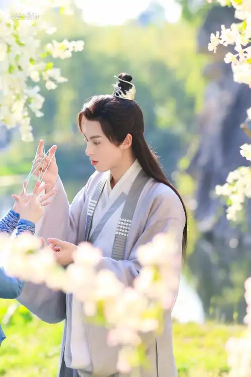 王鹤棣超话whd#王鹤棣遇龙#修了几张遇龙的剧照我真的好爱龙王等忙完