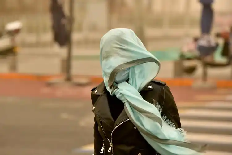 北京遭遇沙尘天气