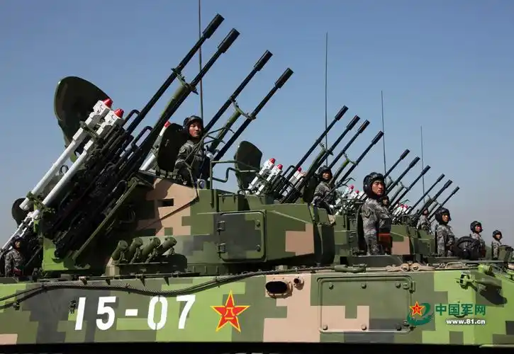 东风威武回顾大阅兵中的中国导弹