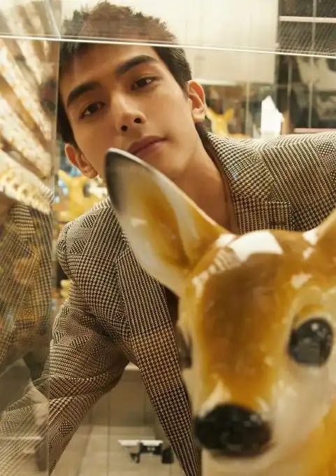 有种"焕然一新"叫宋威龙寸头照,本以为不合适,结果颜值巅峰期