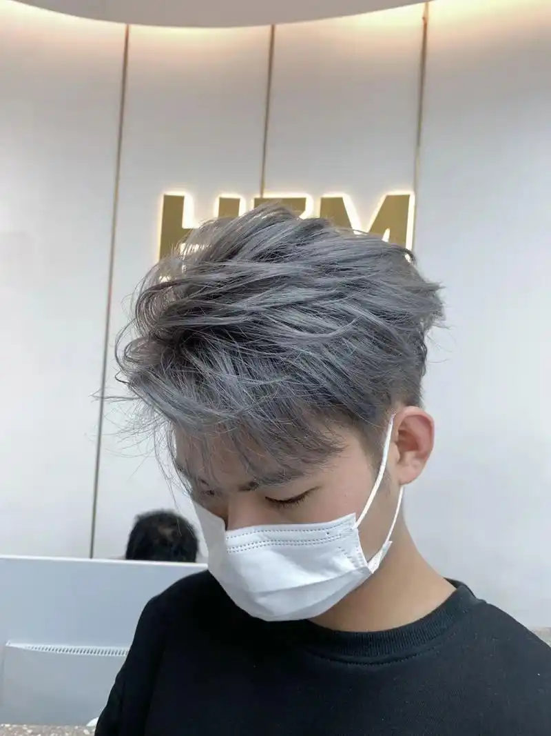 男生发色推荐丨谁染谁好看 王嘉尔发型 发色 男士染发 亚麻灰棕色 偏