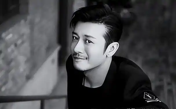 亲妈是导演,干妈是导演,20年都捧不红的他,却在改名后火了