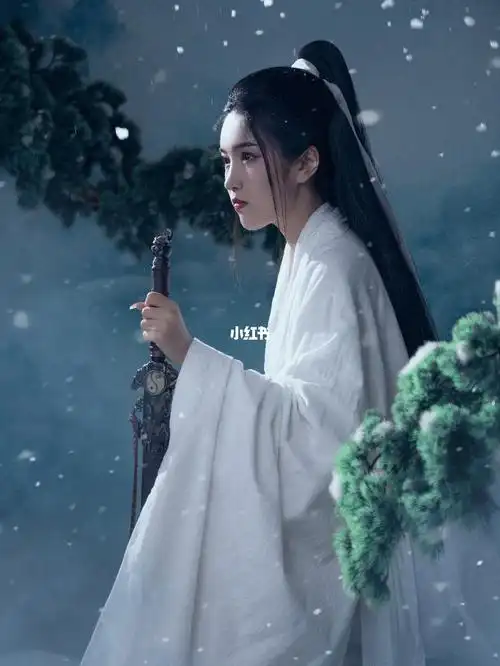 扣"1"87拍摄同款:扣"2"·可爱系甜妹也能拍侠女写真一身白衣,高马尾