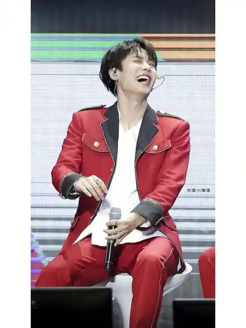 林彦俊开心到翘jojo壁纸2086