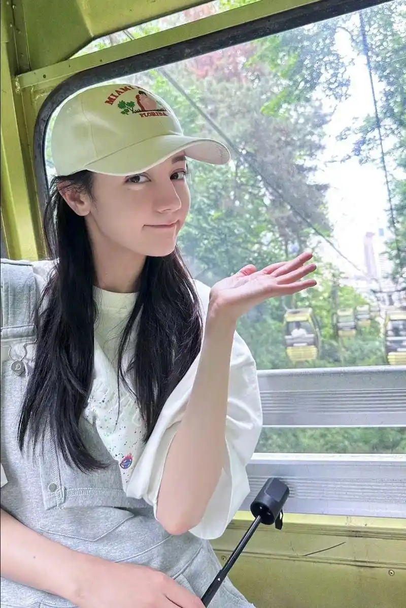 迪丽热巴# 微博发82张生活照 真的有在好好生活 真的好美啊[温暖]