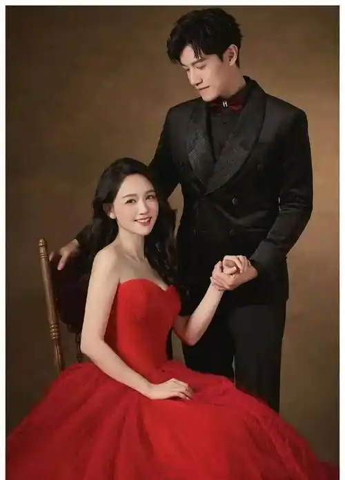 45岁陈乔恩与富豪老公拍婚纱照,一脸满足,体态好腰臀比例无敌