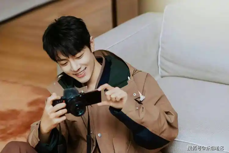 "肖战横店摄影博主"登热搜,不愧为摄影师,用镜头记录美好的瞬间