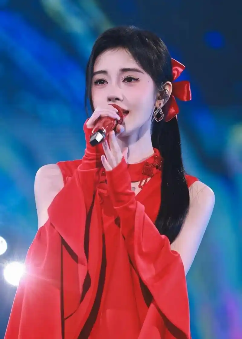 鞠婧祎 姐姐好美  鞠婧祎这套红色衣服好美啊,好适合她