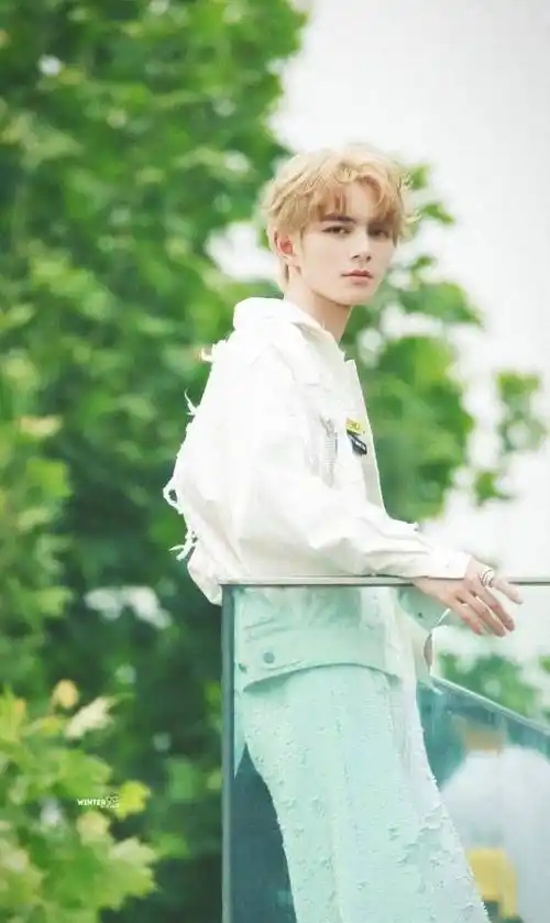 原创unine盛夏的忙碌陈宥维颜值撑起半边天