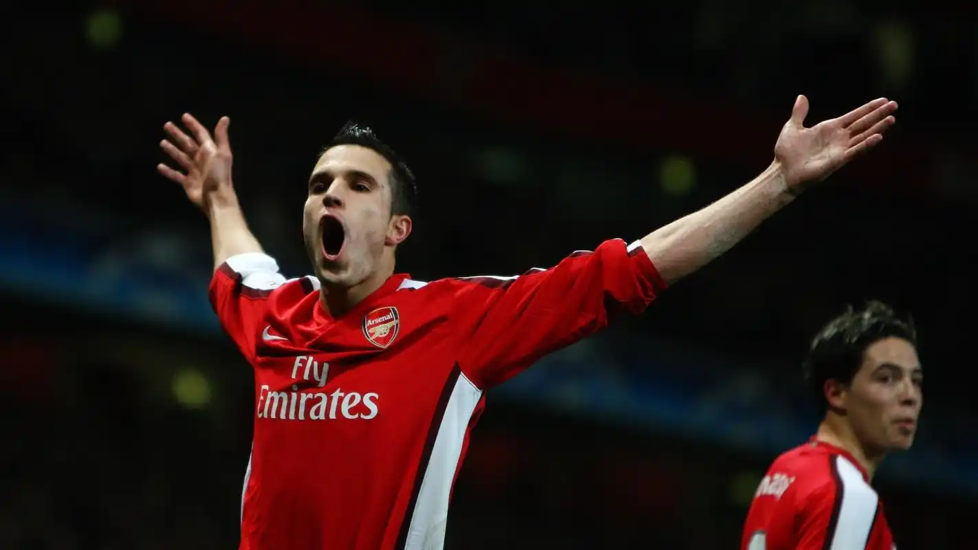 荷兰球星范佩西高清电脑桌面壁纸