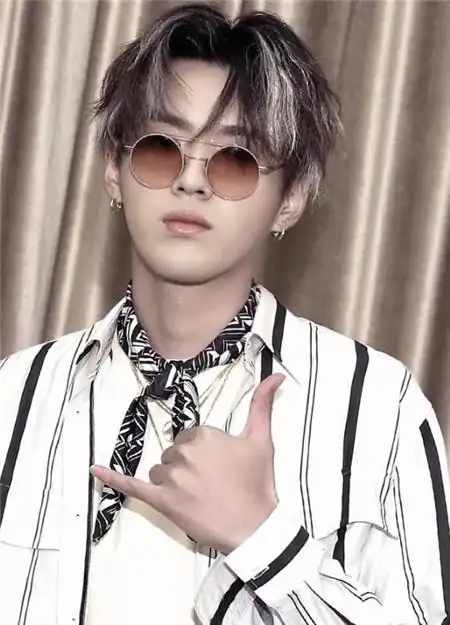 两边铲男生发型吴亦凡帅气示范