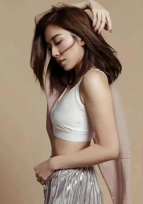 黄智雯知性美女