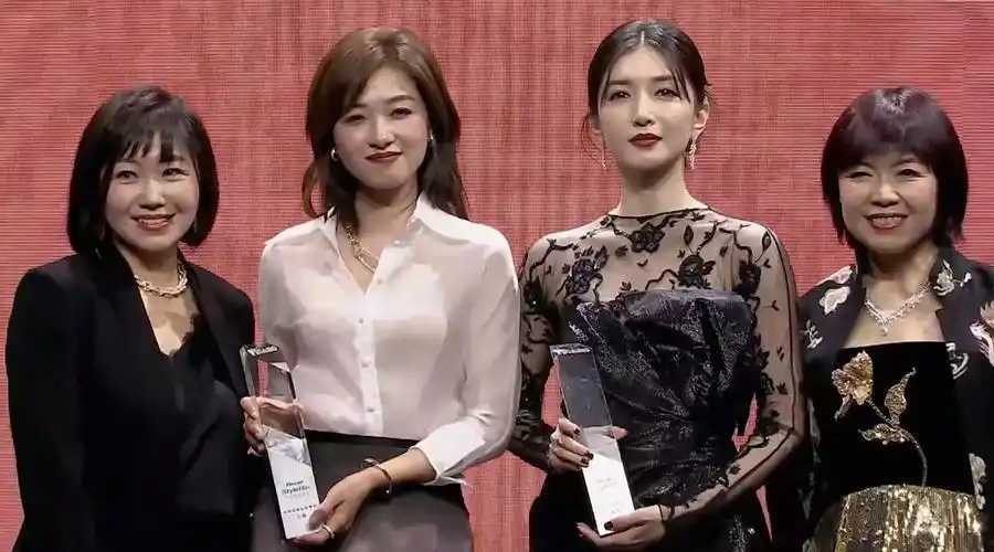 万茜江疏影年度风格品质演员 恭喜恭喜