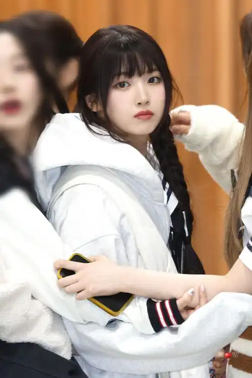 单边麻花辫我愿称之为白月光造型🦋