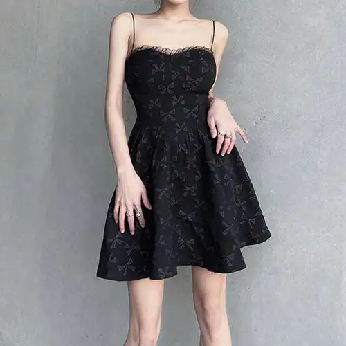 蕾丝吊带抹胸裙