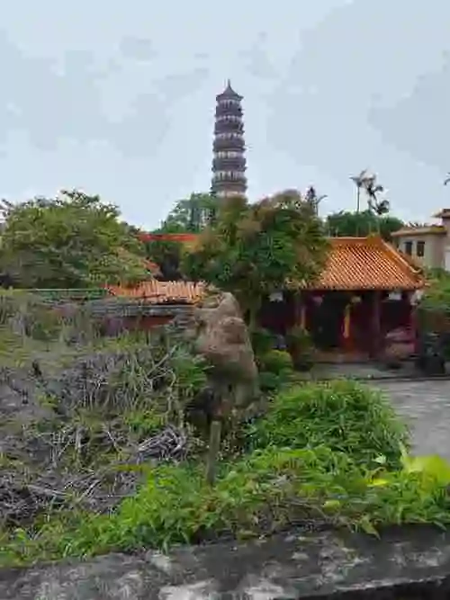 闻名遐迩的广东省雷州市三元塔公园,已经经历了近400年历史,如今却关