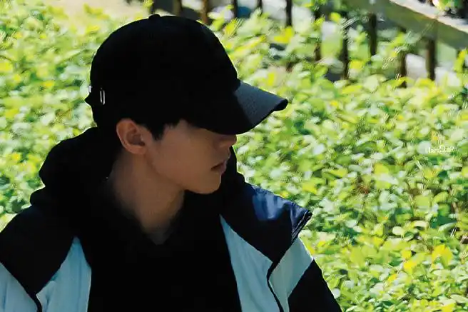 王俊凯超话庄文杰这身形这侧脸简直帅呆了  @tfboys-王俊凯