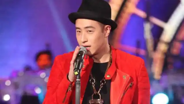 【潘玮柏】伤后首秀热舞自称"战士" 现场评委力邀明年参赛