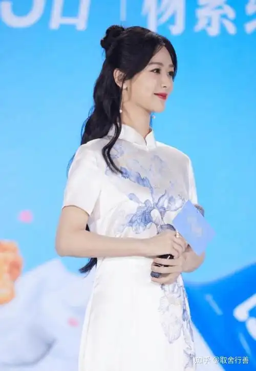 如何评价杨紫穿旗袍的造型? - 知乎