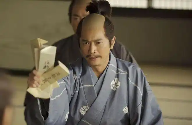 辣眼奇葩的日本战国发型武士喜欢剃地中海平民没钱只能梳长发