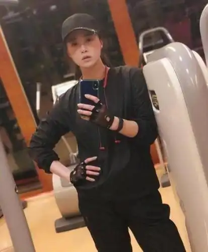 蒋欣惊人变化!小脸精致似90斤,膀大腰圆壮实如140斤