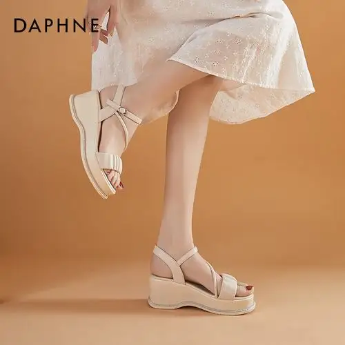 达芙妮坡跟凉鞋仙女2021年新款夏季厚底松糕女鞋时装凉鞋
