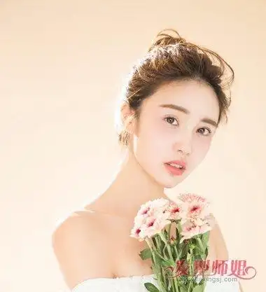 女生无刘海丸子头扎发发型