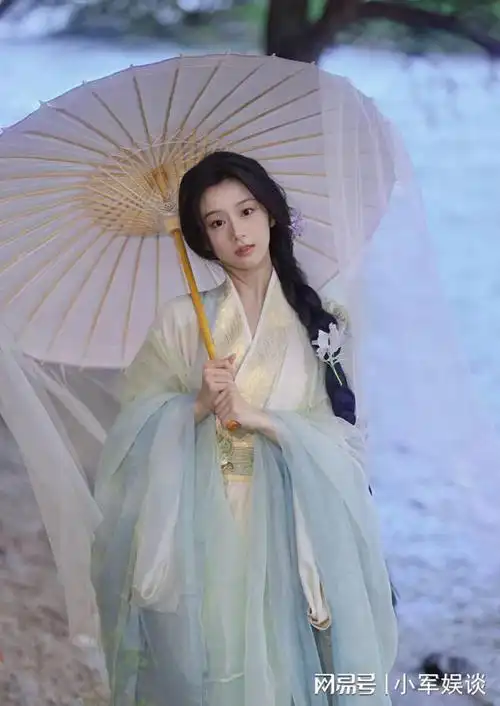 包上恩古风惊艳亮相,网友热议:这才是真正的林中仙子!