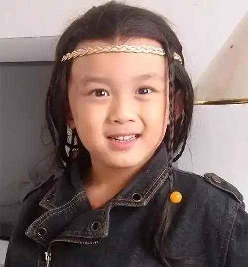 他在《莲花楼》中饰演小李相夷,这是成毅小时候的角色;而在《我的人间