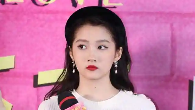 关晓彤喊话月半女孩自信最美