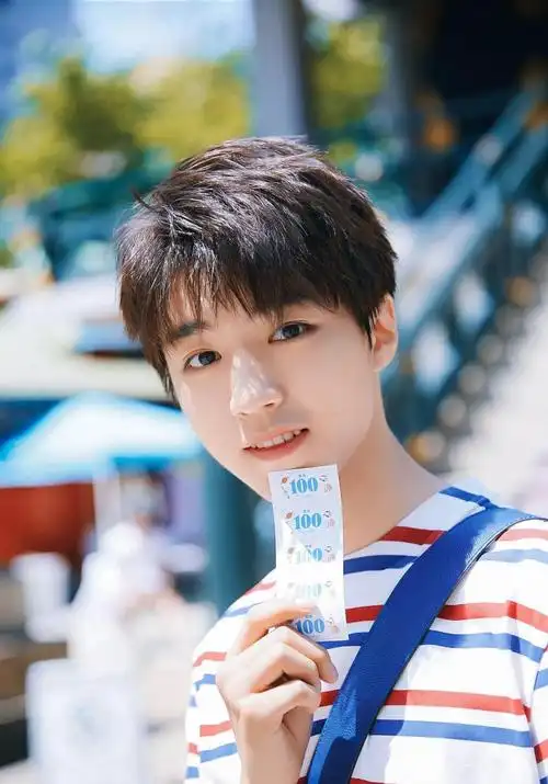 原创寻艺人气指数男艺人榜,95后蔡徐坤第2王一博第1,00后千玺三连冠