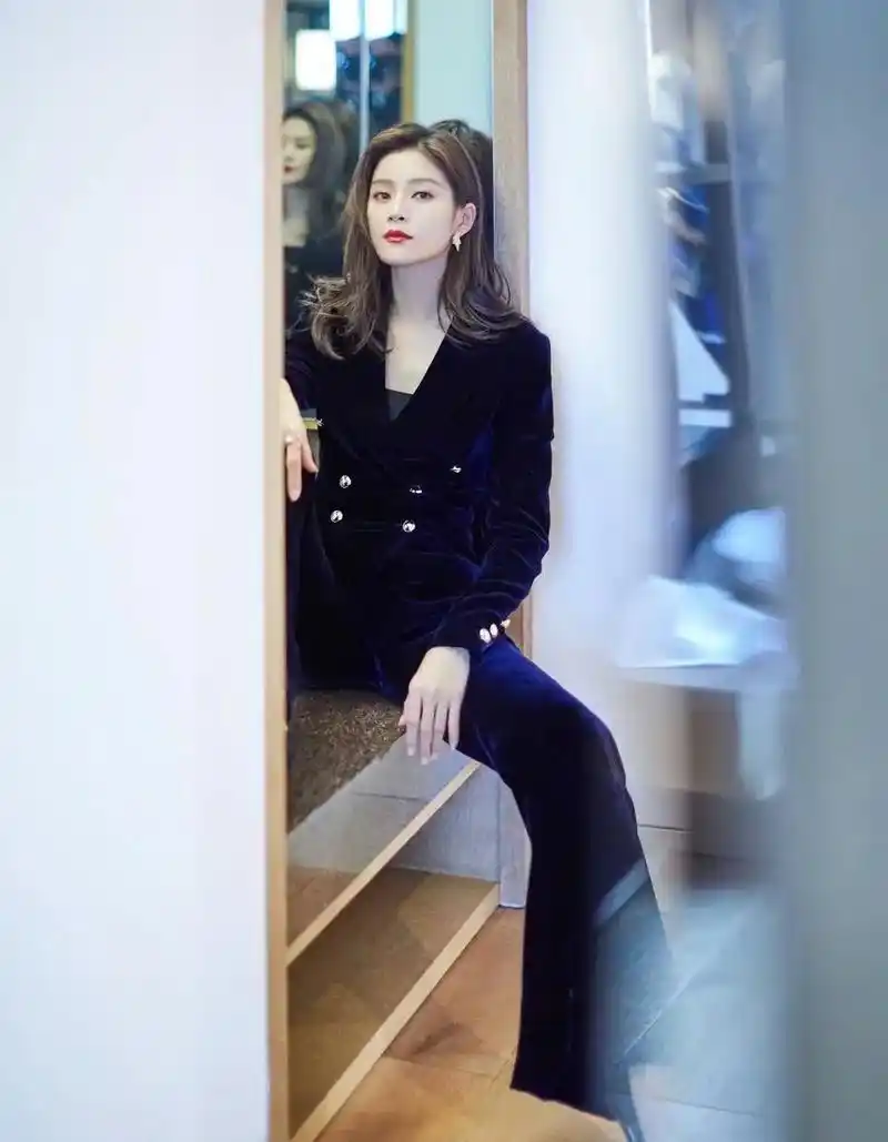 06#穿西装最飒女明星 王媛可西装气场飒气撩人#西装杀 #又 - 抖音