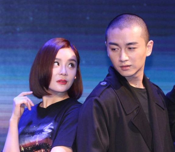 袁姗姗谈潜规则与陈晓默契装酷五连拍再回应张继科绯闻?