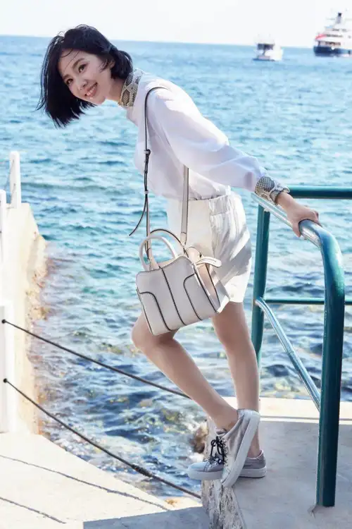 刘诗诗海边吹风美照