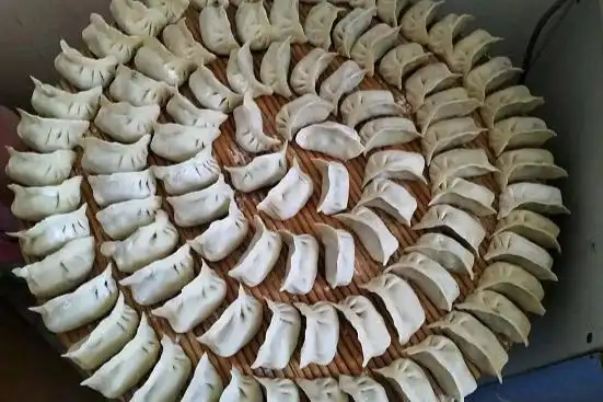 山西女子晒婆婆做的饺子,直言一口也吃不下,网友怒怼:太矫情