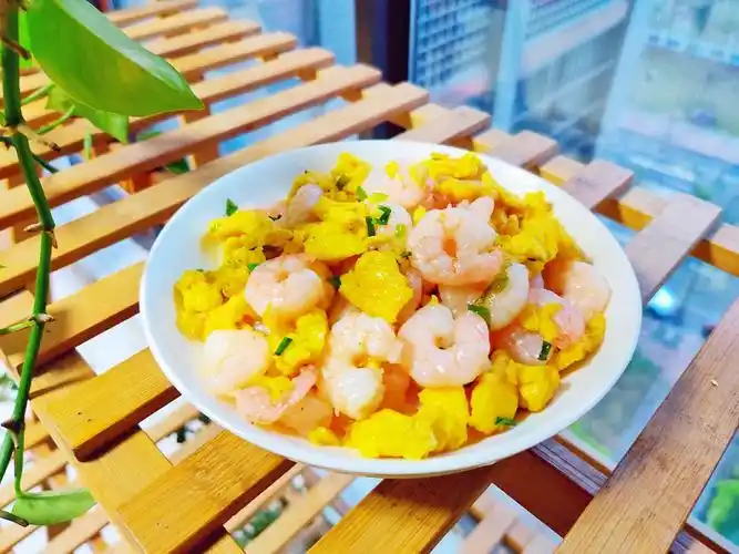 虾仁炒鸡蛋的做法