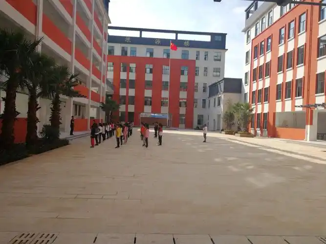 昆明市第十二中心(环湖校区)