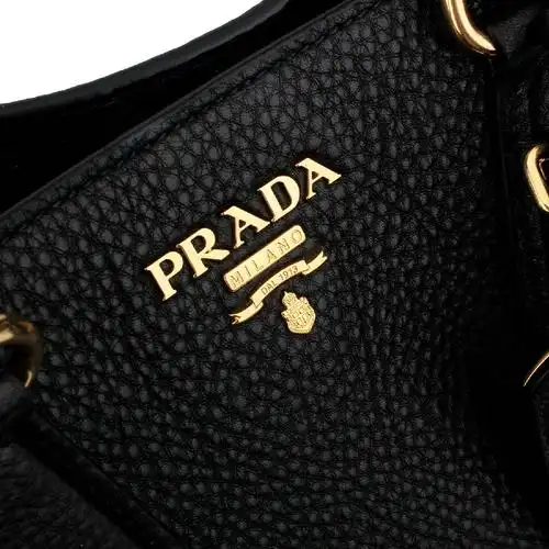 prada/普拉达女款荔枝纹牛皮黑色手提/单肩包 bn2495