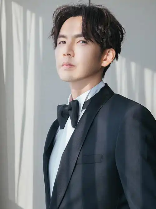 45岁的钟汉良颜值是吃了防腐剂吗?