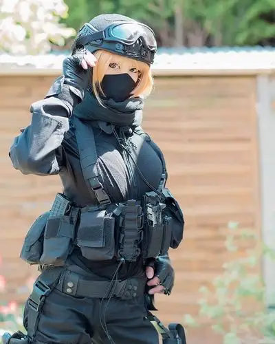 女装大佬cos崩坏3真炎幸魂图赏腿长腰细妩媚妖娆